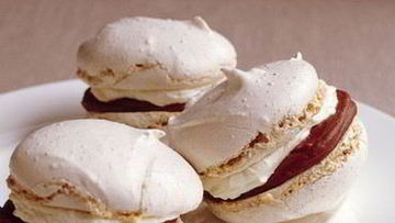 Рецепт Безе с каштанами и лесным орехом