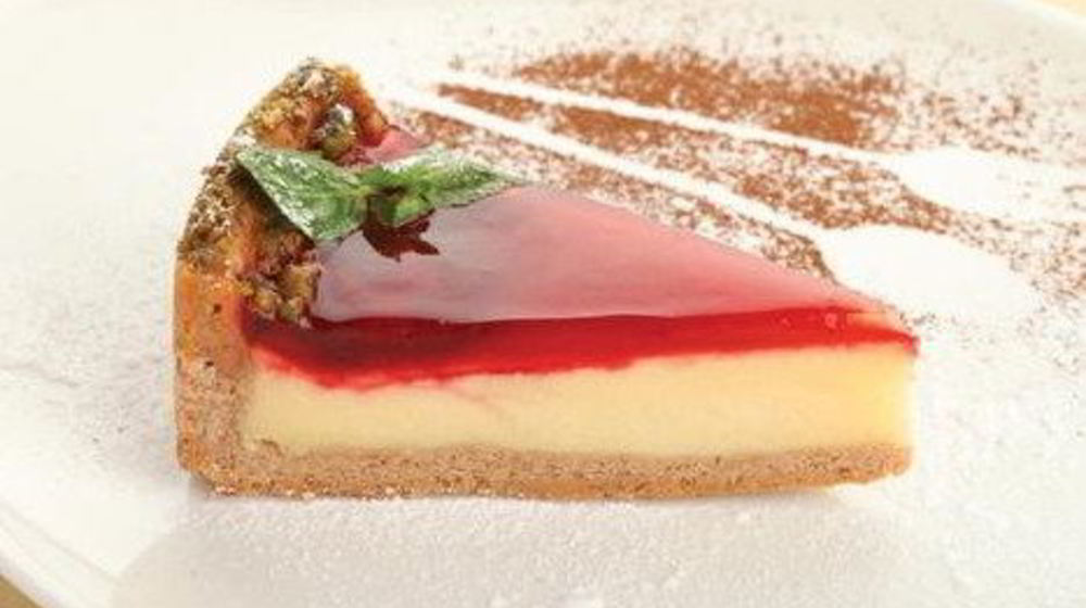 Как приготовить клубничный чизкейк с безе