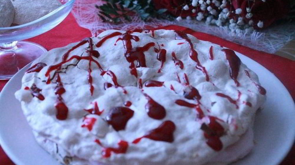 Как приготовить ореховый торт-безе с малиновым кремом