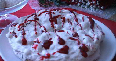 Рецепт Орехового торта-безе с малиновым кремом