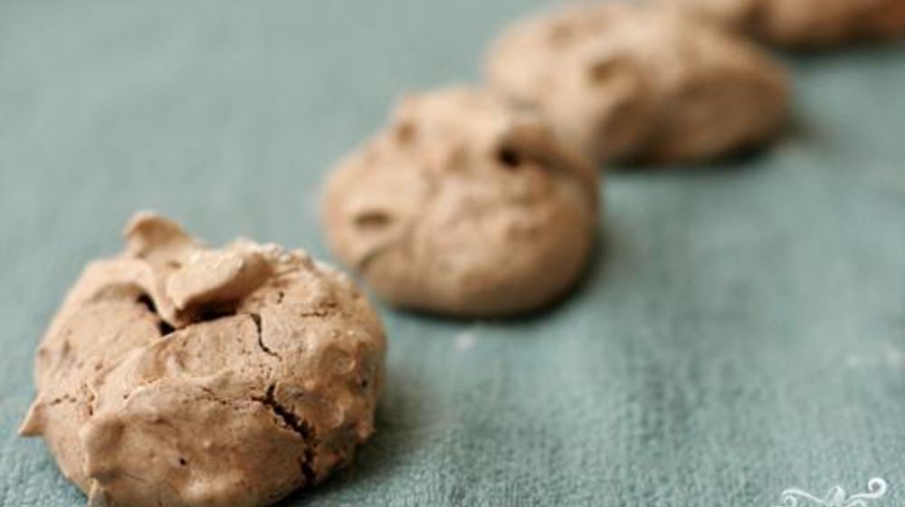 Как приготовить шоколадное безе с миндалем