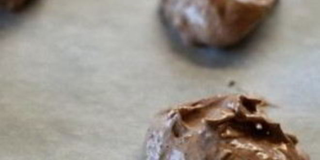 Рецепт шоколадного безе с миндалем