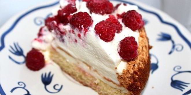 Рецепт торта-безе с малиной
