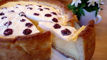 Рецепт Творожного десерта с пудингом и вишневым безе Чизкейк