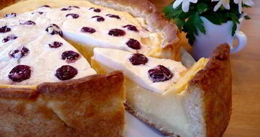 Рецепт Творожного десерта с пудингом и вишневым безе Чизкейк