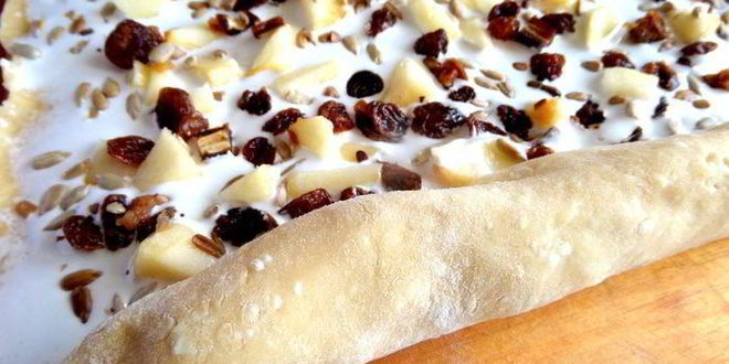 Рецепт творожного рулета с безейной прослойкой