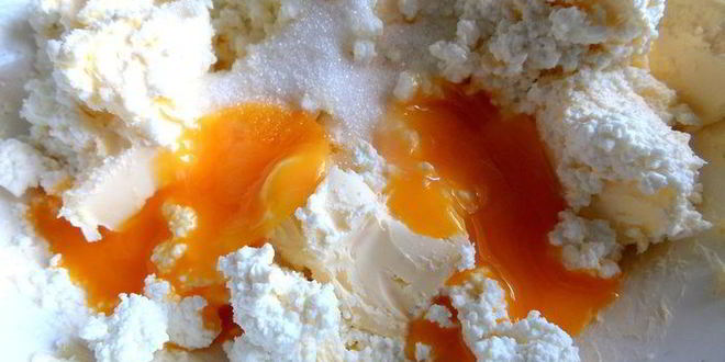 Рецепт творожного рулета с безейной прослойкой