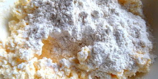 Рецепт творожного рулета с безейной прослойкой