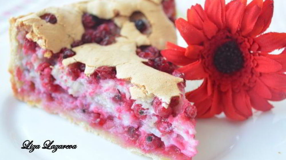 Как приготовить ягодный торт-безе