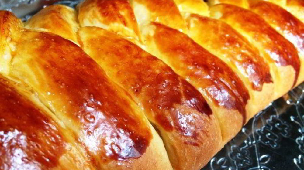 Как приготовить косу с целой плиткой шоколада, халвой и бананом