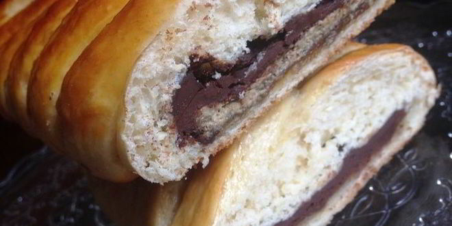 Рецепт косы с целой плиткой шоколада, халвой и бананом