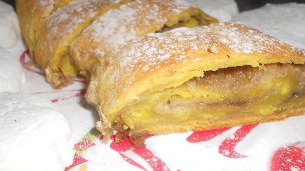 Как приготовить творожный рулет с халвой