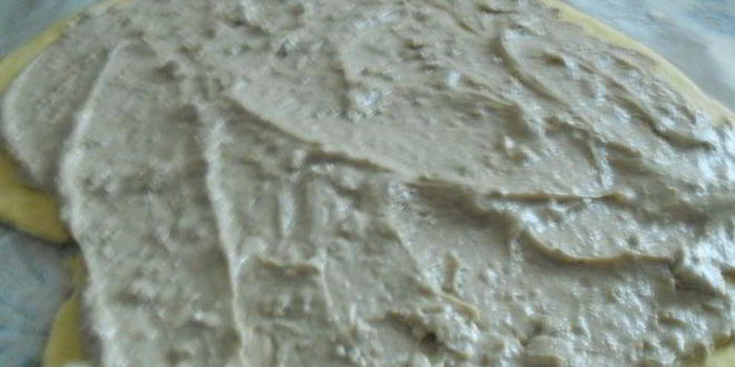 Рецепт творожного рулета с халвой