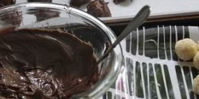 Рецепт кокосовых конфет с миндалем и шоколадом
