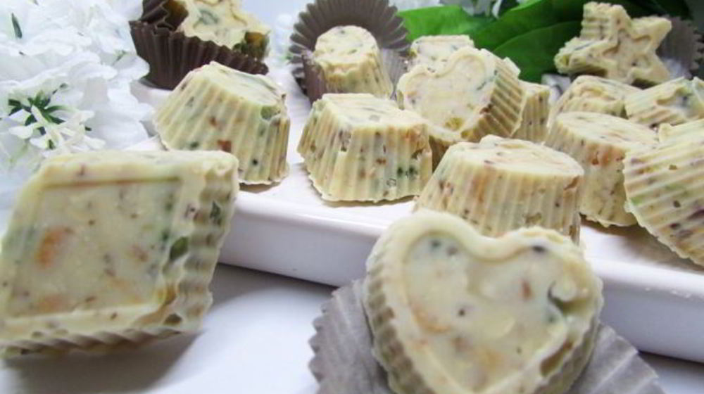 Как приготовить конфеты из белого шоколада с орешками и цукатами