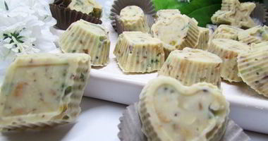 Рецепт Конфет из белого шоколада с орешками и цукатами