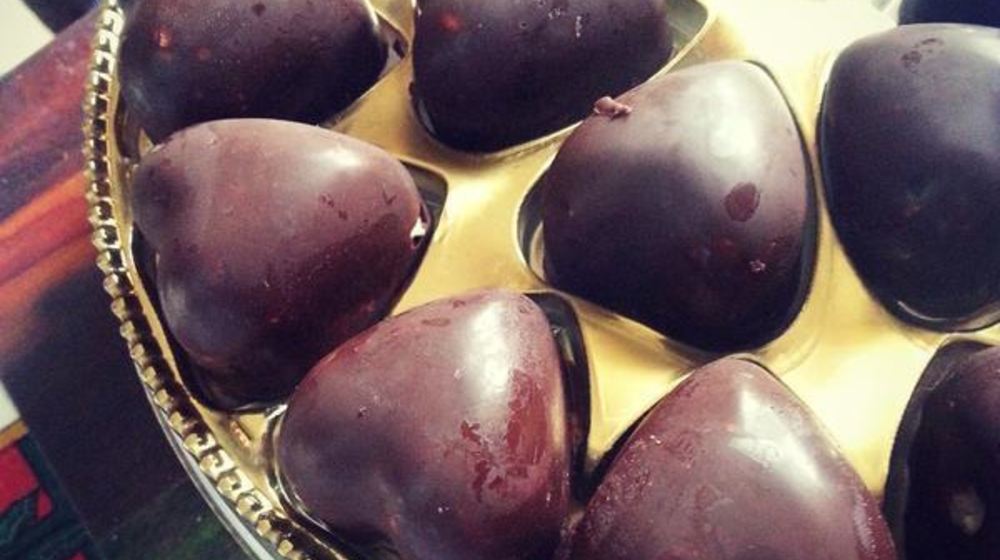 Как приготовить шоколадные конфеты из подручных материалов