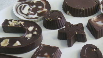 Рецепт Шоколадных конфет с брусникой и фундуком