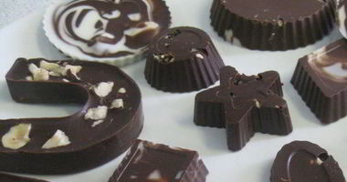 Рецепт Шоколадных конфет с брусникой и фундуком