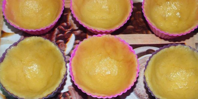 Рецепт корзиночек с яблочным пюре и белковым кремом