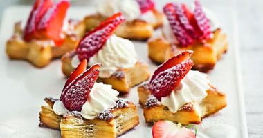 Рецепт Слоеных корзиночек с клубникой и кремом шантильи