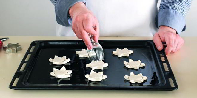 Рецепт слоеных корзиночек с клубникой и кремом шантильи