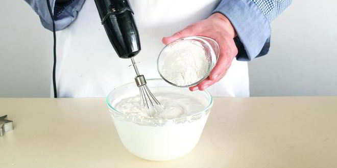 Рецепт слоеных корзиночек с клубникой и кремом шантильи