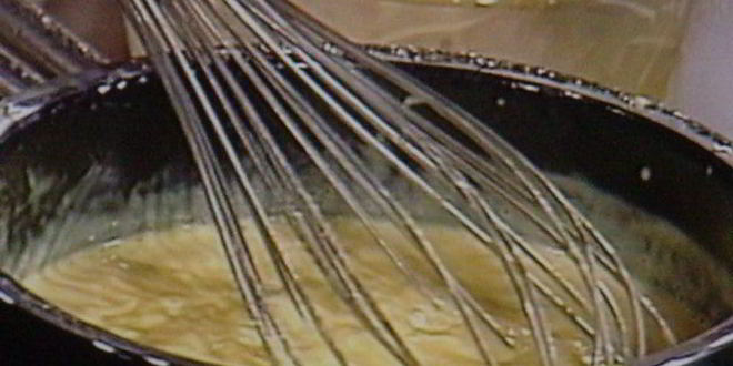 Рецепт заварного крема-пудинга, запеченного в яблоке, под миндальной корочкой