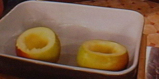 Рецепт заварного крема-пудинга, запеченного в яблоке, под миндальной корочкой