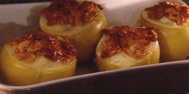 Рецепт заварного крема-пудинга, запеченного в яблоке, под миндальной корочкой