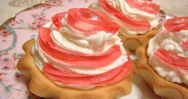 Рецепт Корзиночек с взбитыми сливками и мармеладом