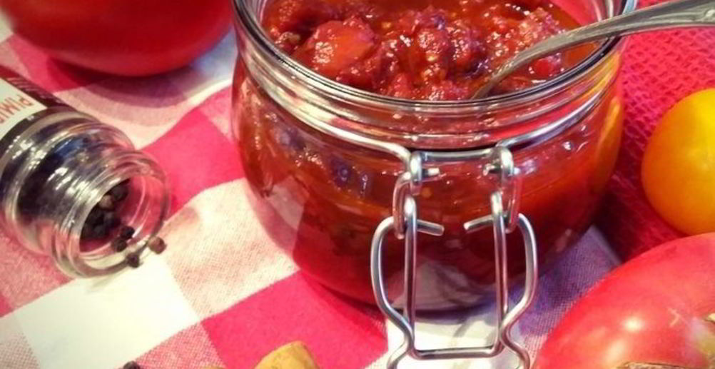 Рецепт салат из помидоров с аджикой