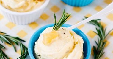 Рецепт Ананасового мороженого с розмарином