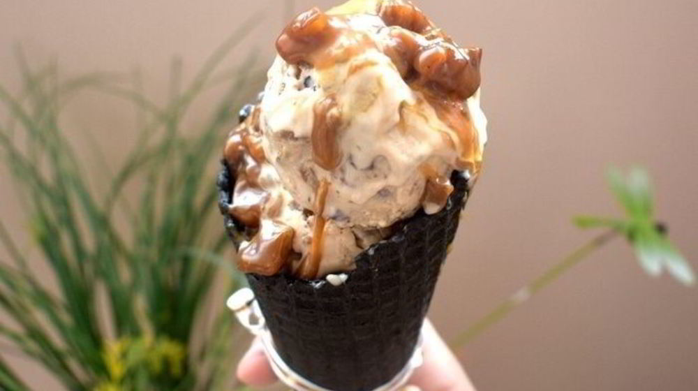 Как приготовить карамельное мороженое с карамельными орешками