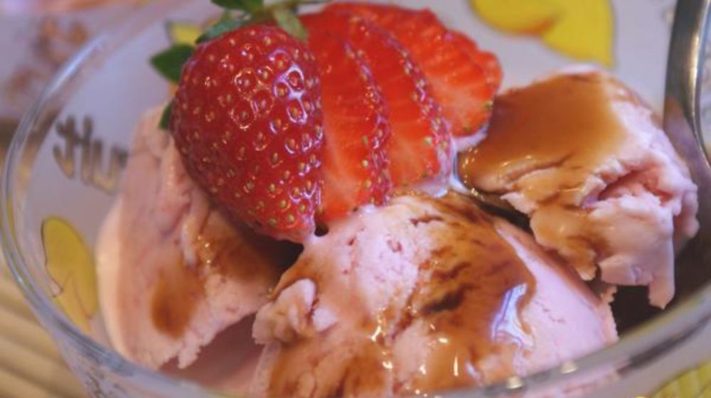 Как приготовить клубничное мороженое