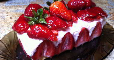 Рецепт Клубничного торта-мороженого