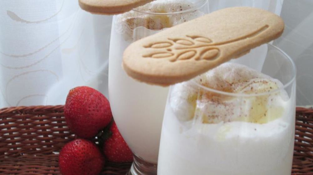 Как приготовить коктейль из мороженого с корицей и имбирем