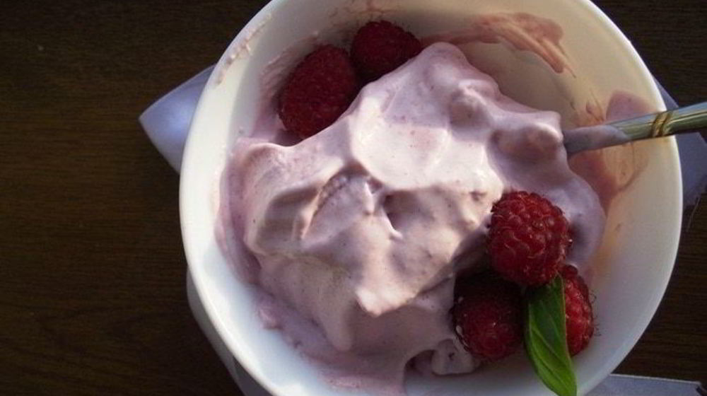 Как приготовить малиновый пломбир