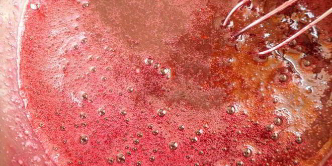 Рецепт мангова-черничного мороженого с конфетами рафаэлло с шоколадными шариками