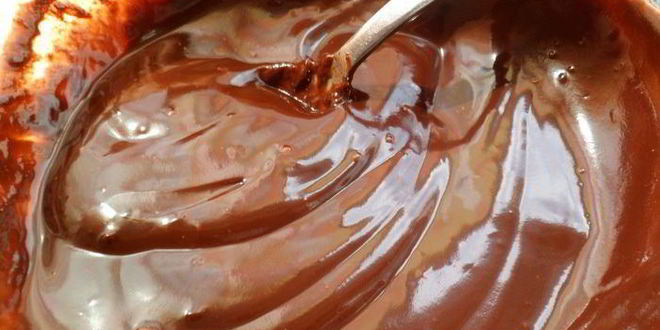 Рецепт мангова-черничного мороженого с конфетами рафаэлло с шоколадными шариками