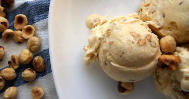 Рецепт Медового мороженого с фундуком