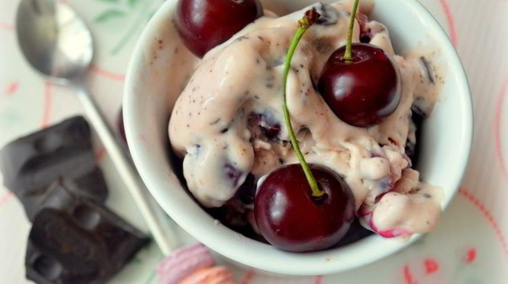 Как приготовить мороженое черный лес