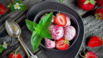 Рецепт Мороженого из запеченной клубники