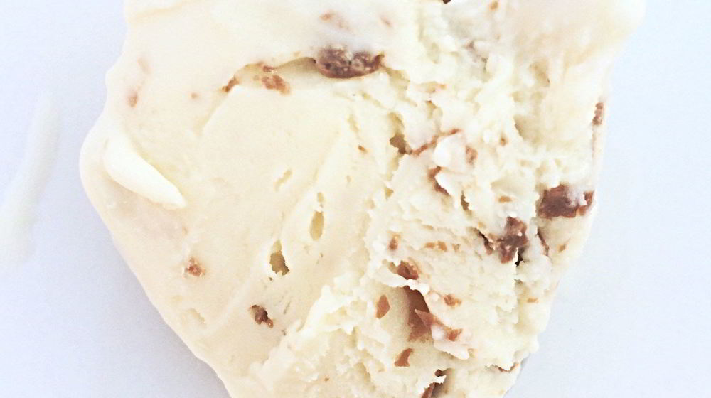 Как приготовить мороженое с бейлисом, бренди и крошкой молочного шоколада