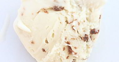 Рецепт Мороженого с бейлисом, бренди и крошкой молочного шоколада