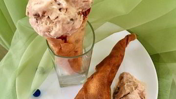 Рецепт Мороженого с шоколадным пралине в блинных рожках