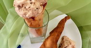 Рецепт Мороженого с шоколадным пралине в блинных рожках