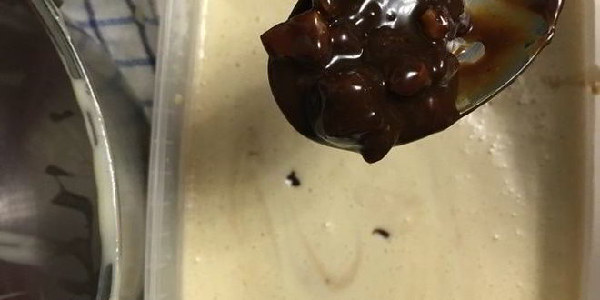 Рецепт мороженого с шоколадным пралине в блинных рожках