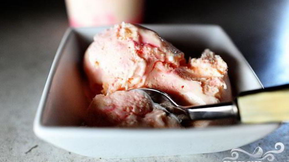 Как приготовить мятно-ванильное сливочное мороженое