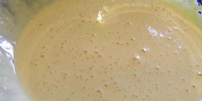 Рецепт сливочного мороженого с клубникой, белым шоколадом и апельсиновым ликером куантро